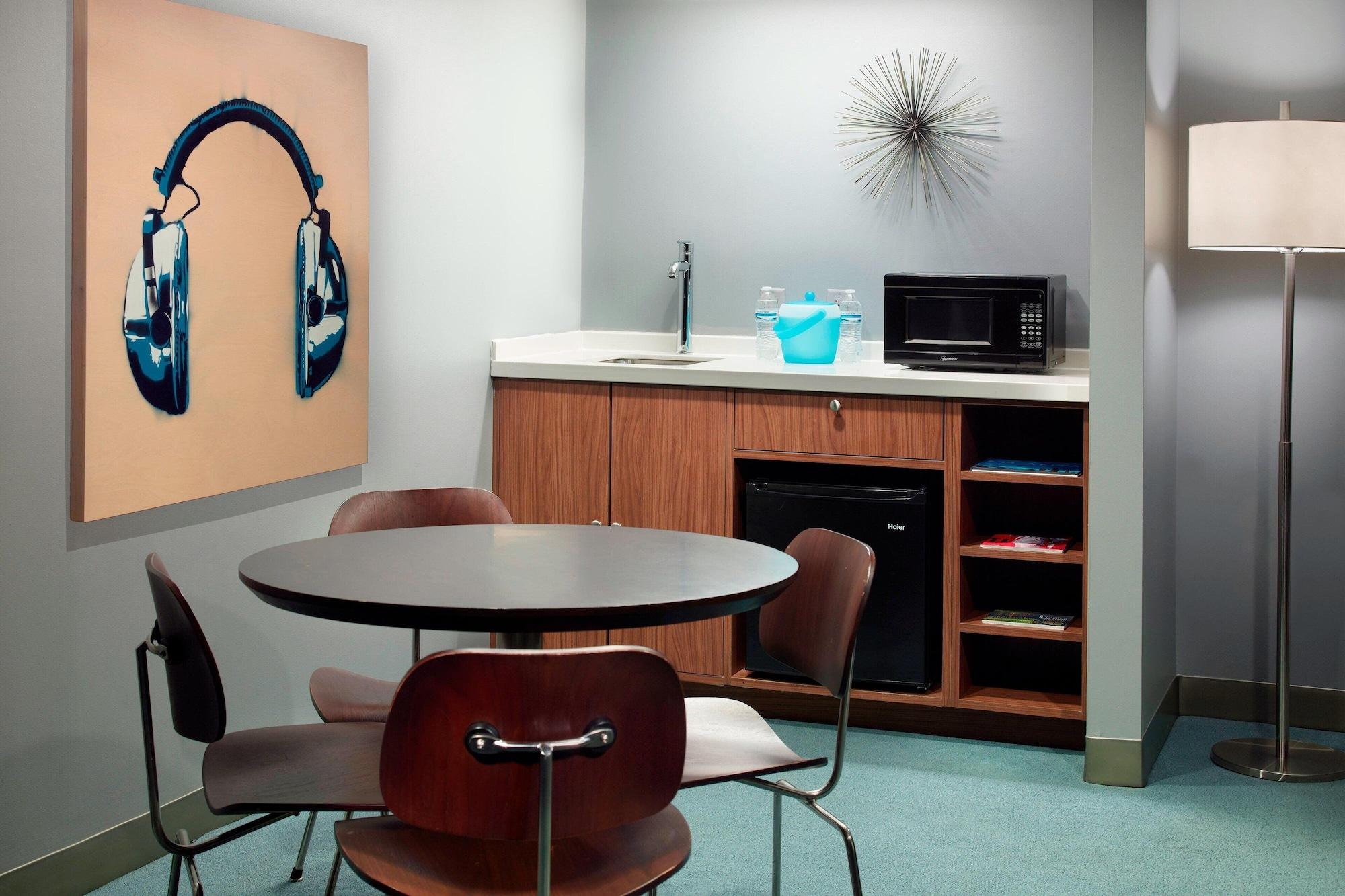 Отель Aloft Atlanta Downtown Экстерьер фото