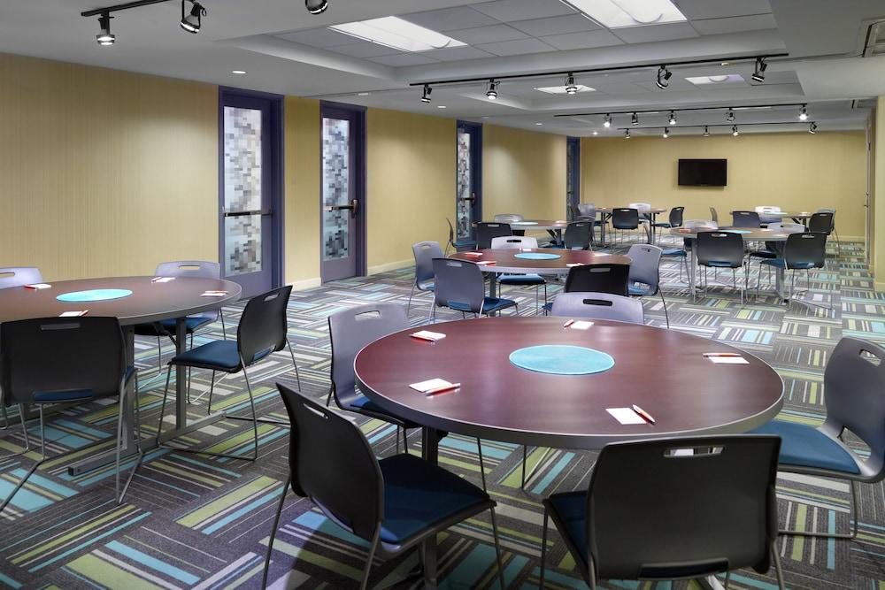 Отель Aloft Atlanta Downtown Экстерьер фото